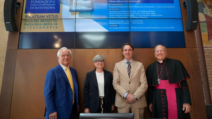 Da sinistra: il presidente della Fondazione CRAL Luciano Mariano, la presidente di Save Impresa Sociale Emanuela Bovo, il rettore UPO Menico Rizzi e il Vescovo della Diocesi di Alessandria Mons. Guido Gallese